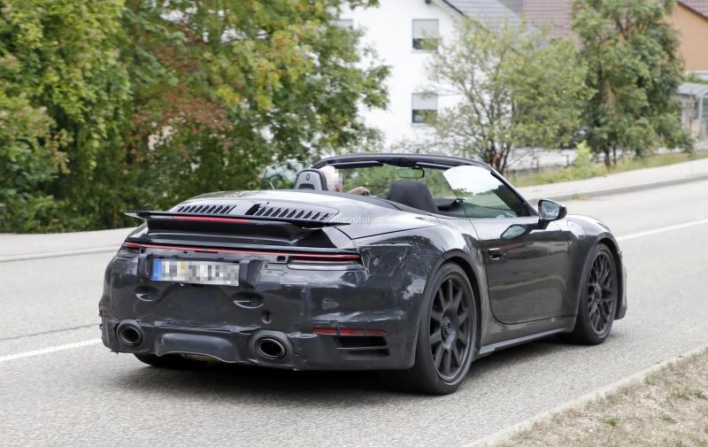 2020-porsche-911-turbo-cabriolet-spotted-with-top-down-looks-production-ready_10.jpg