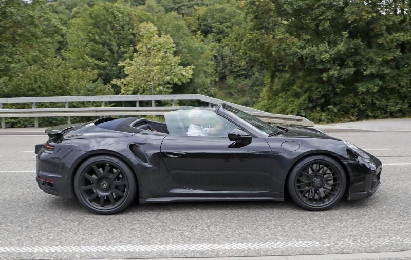 2020-porsche-911-turbo-cabriolet-spotted-with-top-down-looks-production-ready_7.jpg