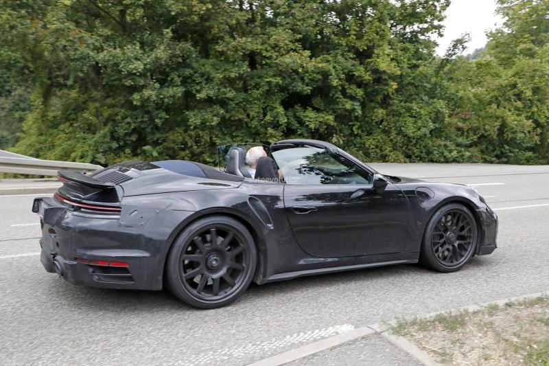 2020-porsche-911-turbo-cabriolet-spotted-with-top-down-looks-production-ready_8.jpg