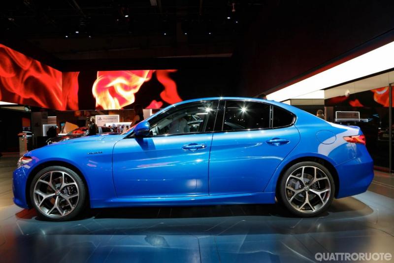 2016-Alfa-Romeo-Giulia-Veloce-Live-5.jpg