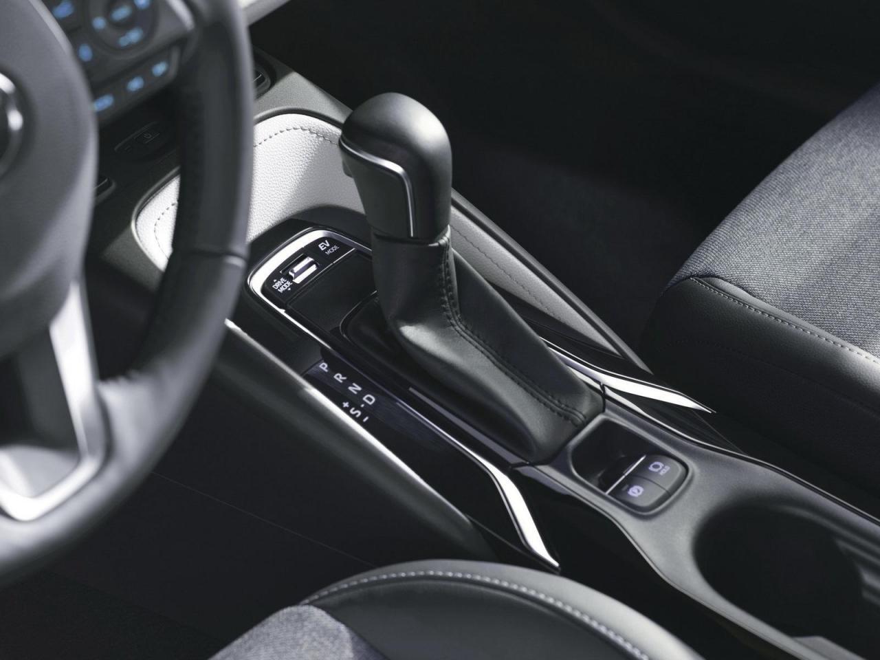 toyota-corolla-2019 interior (3).jpg
