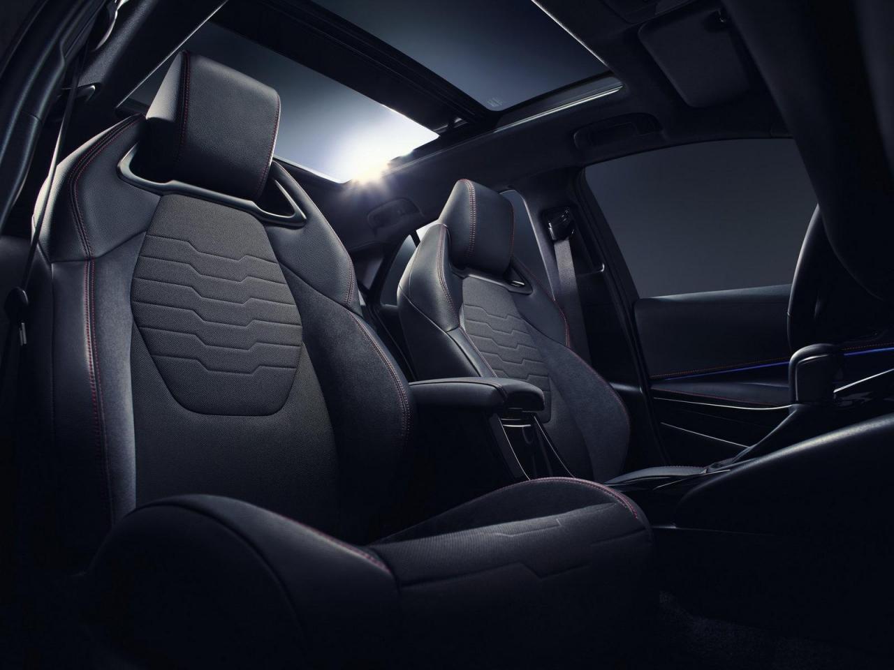 toyota-corolla-2019 interior (2).jpg