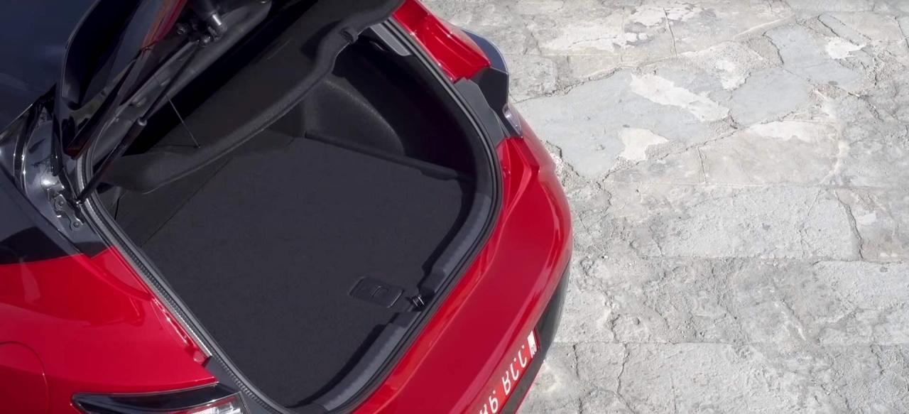 Corolla 2019 2.0 batteria bagagliaio (1).jpg