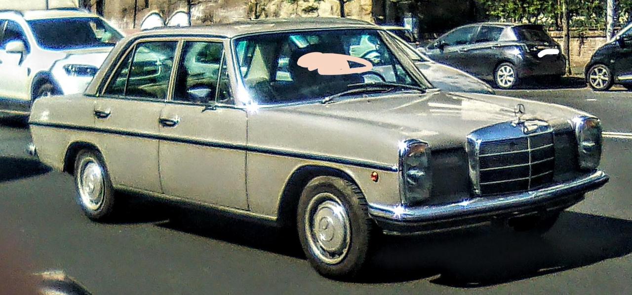 Mercedes Benz W 114-115_LI.jpg