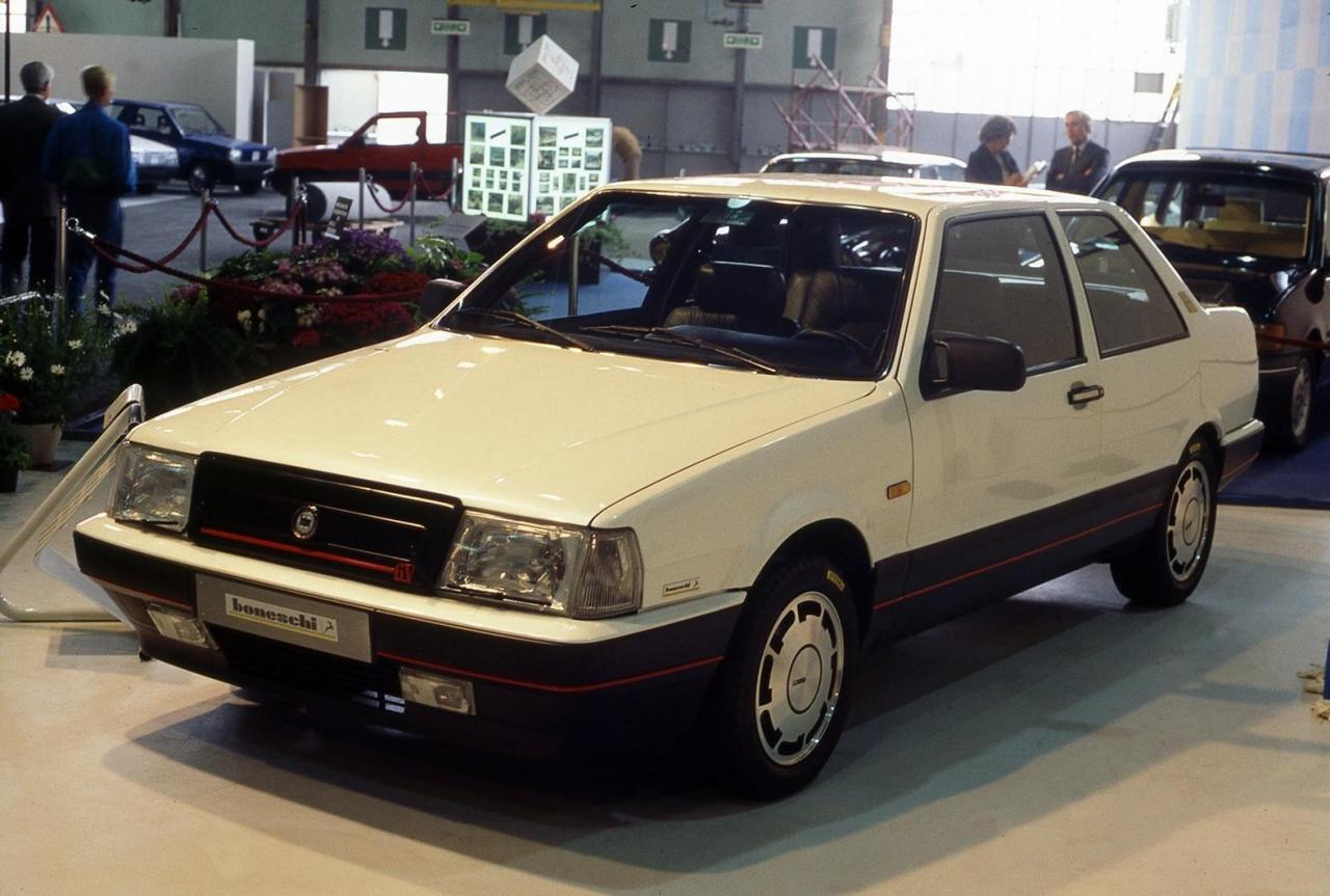 Lancia-Thema-2.thumb.jpg.d9cc21794cdec3594f2f47c8a454a144.jpg