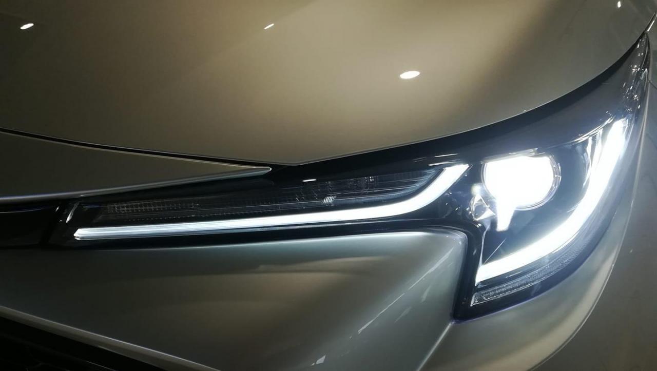 toyota corolla style 2019 fari led.jpg
