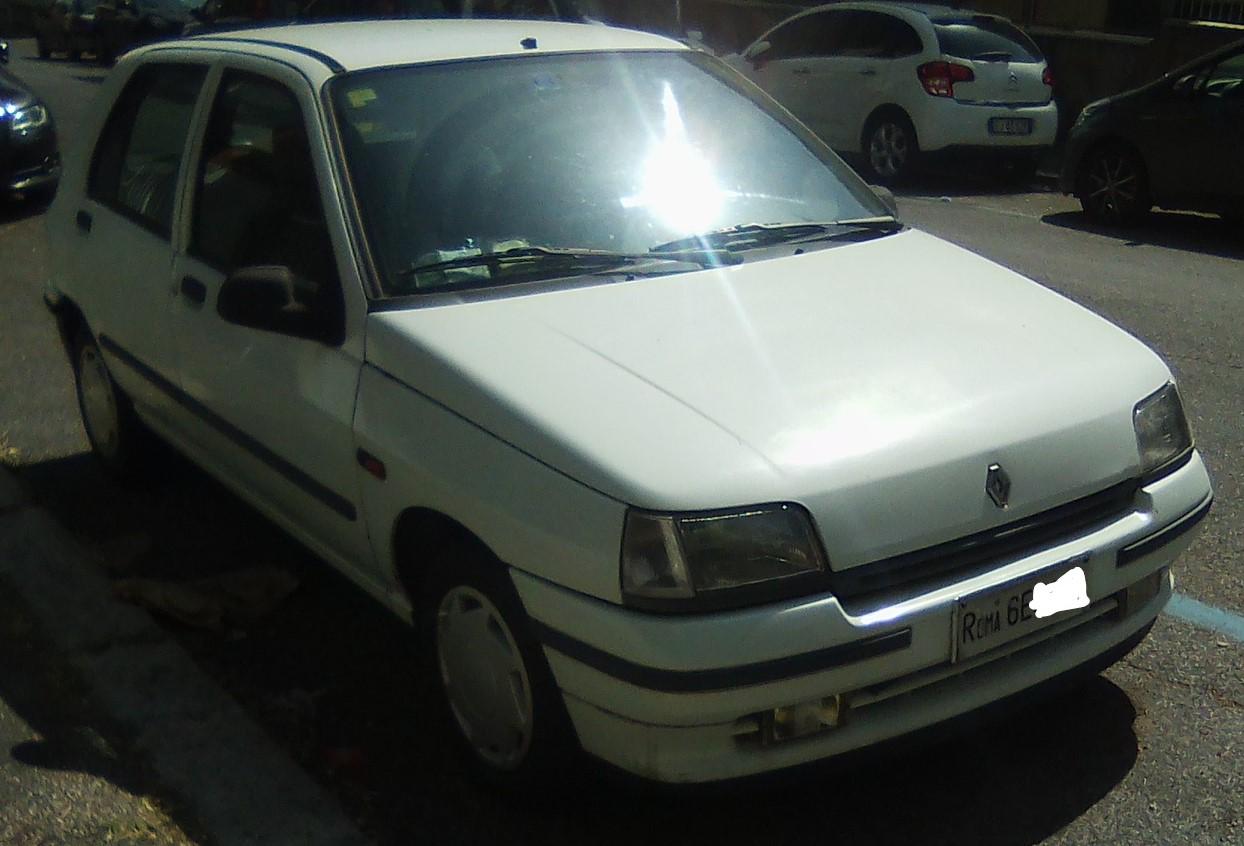 1113601136_RenaultClioRT1_LI.jpg.b7dcb91e0588a71879eeba1355114bbf.jpg
