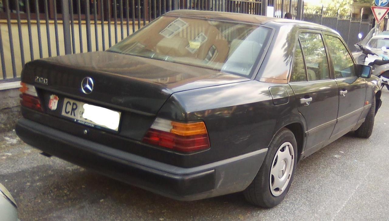 1824518419_Mercedes200E2_LI.thumb.jpg.98d6b6f8016696bff6bf1f28050d4e7c.jpg