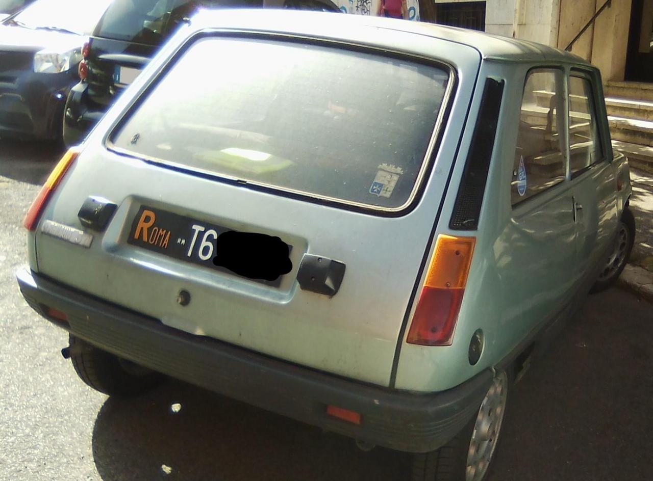 745022925_Renault5TL2_LI.thumb.jpg.bbb1139383f9d34e323b073bd6c7e032.jpg