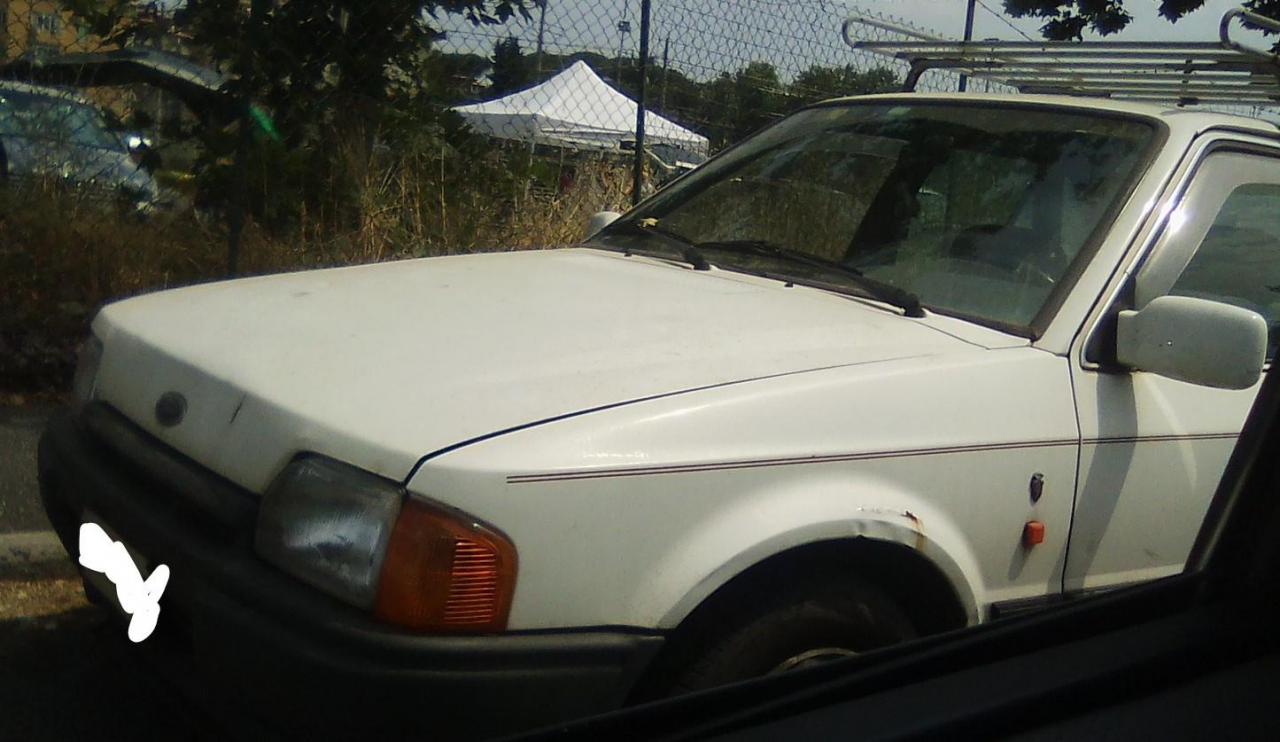 950044664_FordEscort1.3Ghia2_LI.thumb.jpg.2bddf0d76a7e33091cb98215f2361c73.jpg