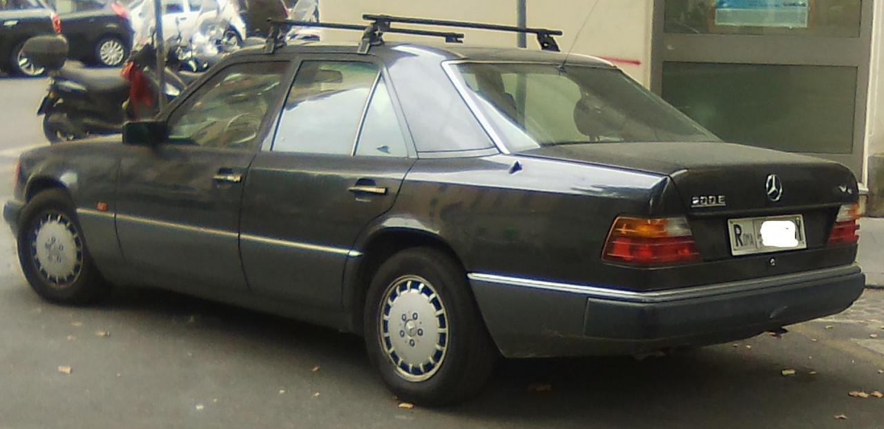 251934639_Mercedes200E_LI.thumb.jpg.4826be94a700bace60c74b05be3156c4.jpg