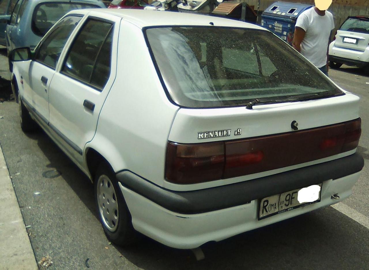 908920856_Renault19_LI.thumb.jpg.3097cee957eaa39d86cbbd9023754b8a.jpg