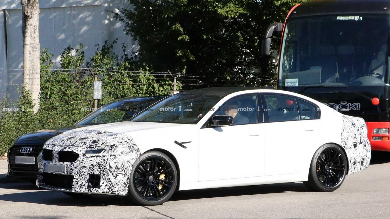 BMW M5 Facelift 2021 Spy F90 S68 Engine (5).jpg