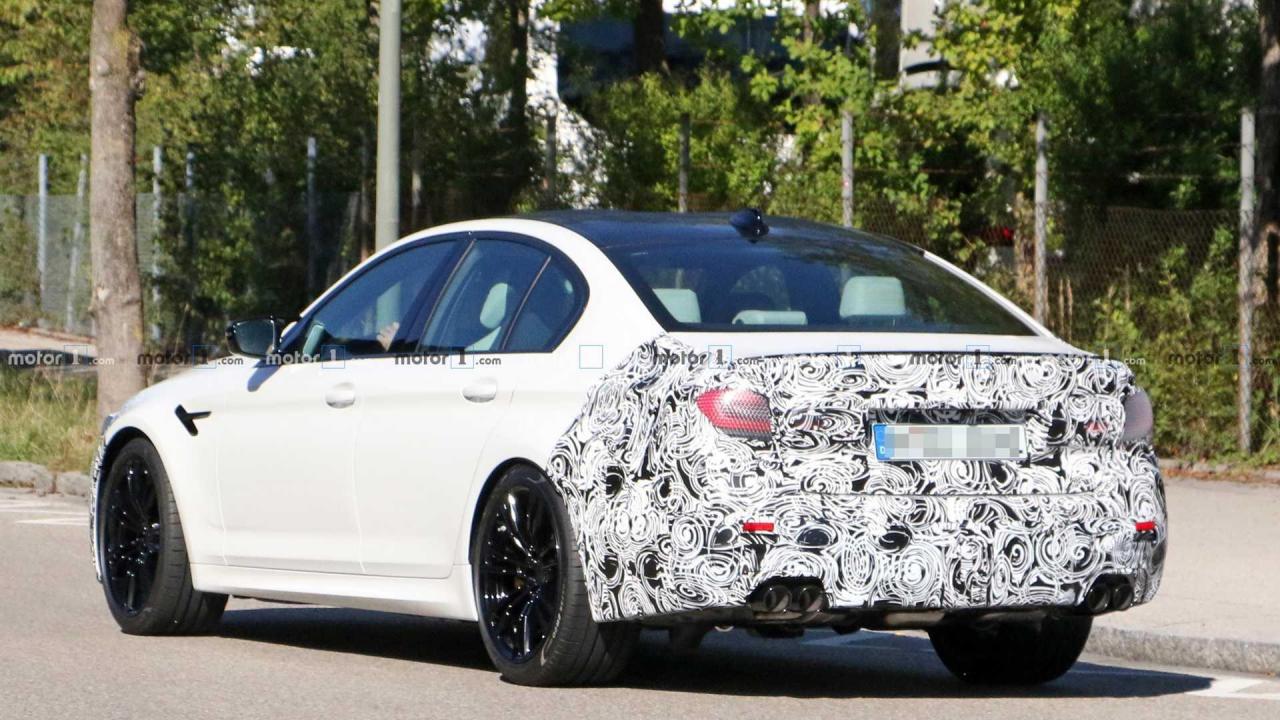 BMW M5 Facelift 2021 Spy F90 S68 Engine (2).jpg