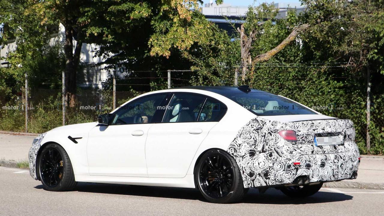 BMW M5 Facelift 2021 Spy F90 S68 Engine (7).jpg