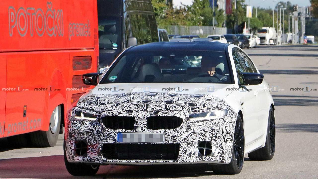 BMW M5 Facelift 2021 Spy F90 S68 Engine (3).jpg