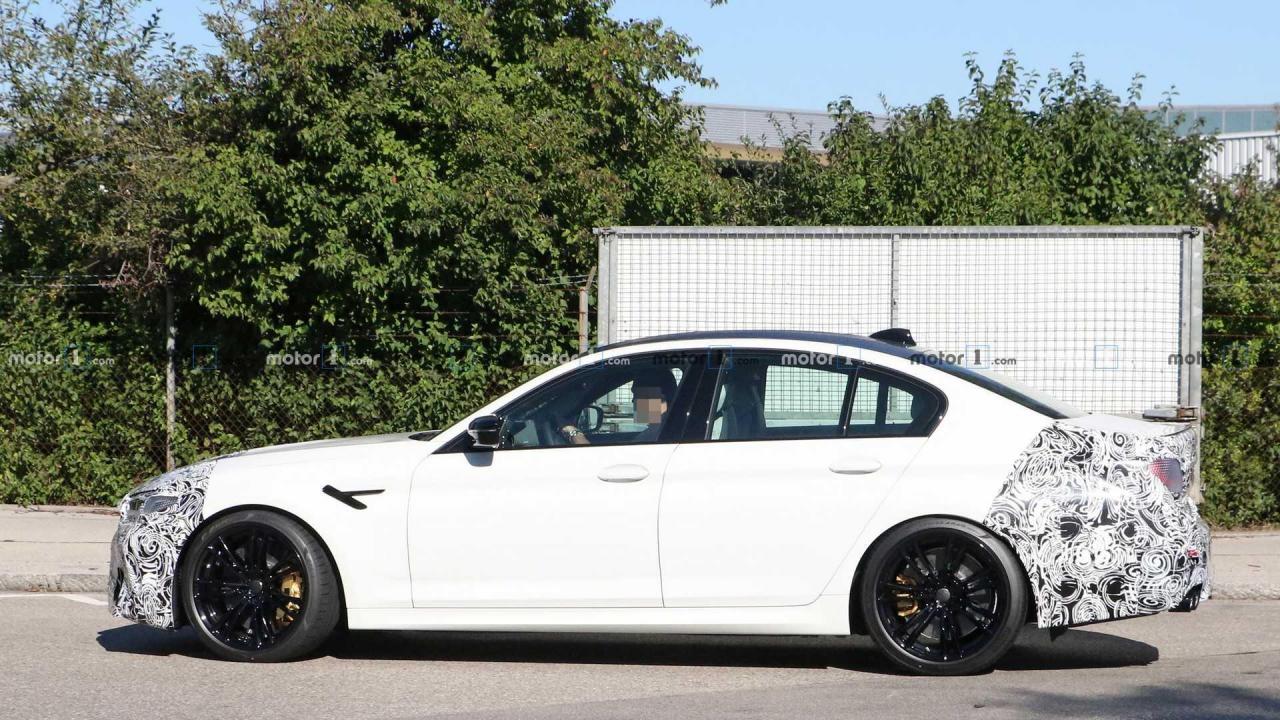 BMW M5 Facelift 2021 Spy F90 S68 Engine (6).jpg