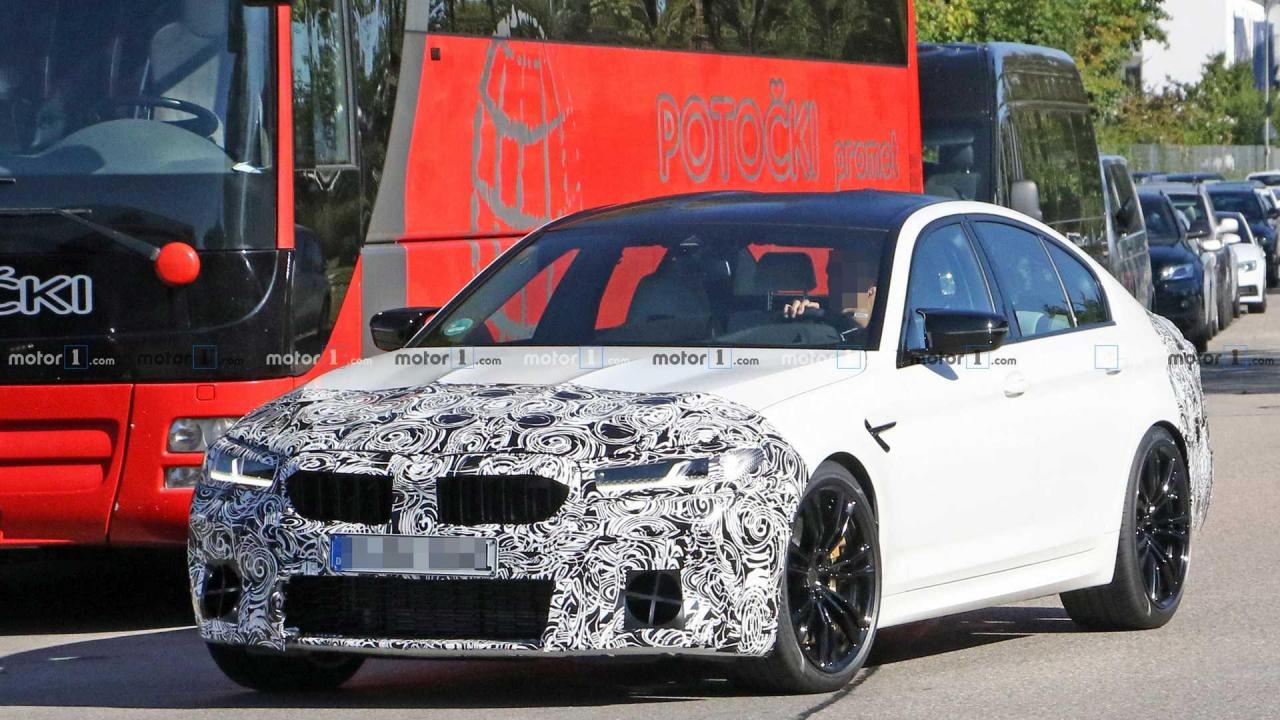 BMW M5 Facelift 2021 Spy F90 S68 Engine (4).jpg