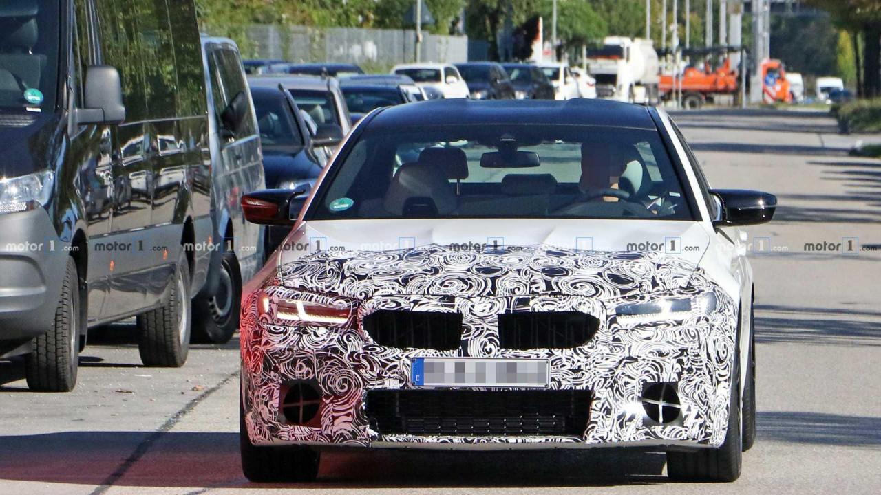 BMW M5 Facelift 2021 Spy F90 S68 Engine.jpg