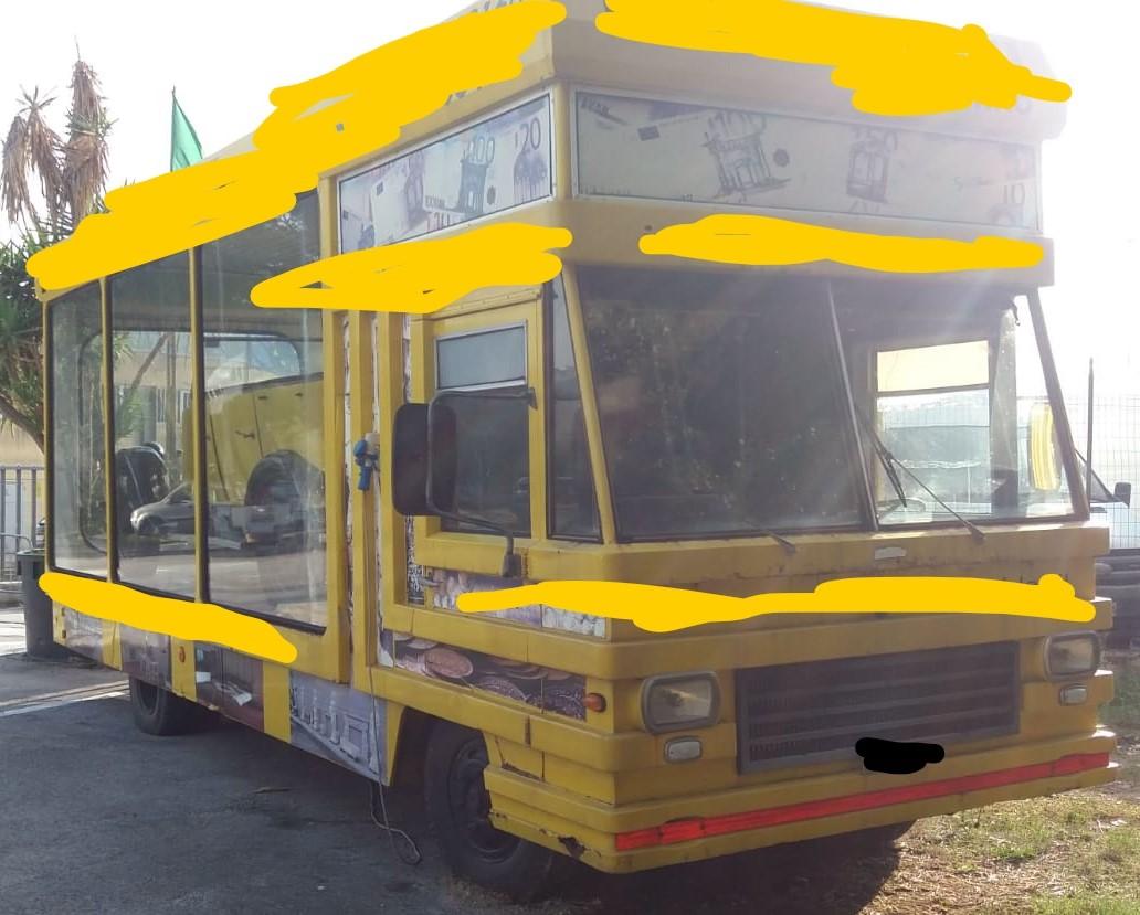 726945137_Renault3_LI.jpg.bff2b08464b6c6865a6d069552667c1e.jpg