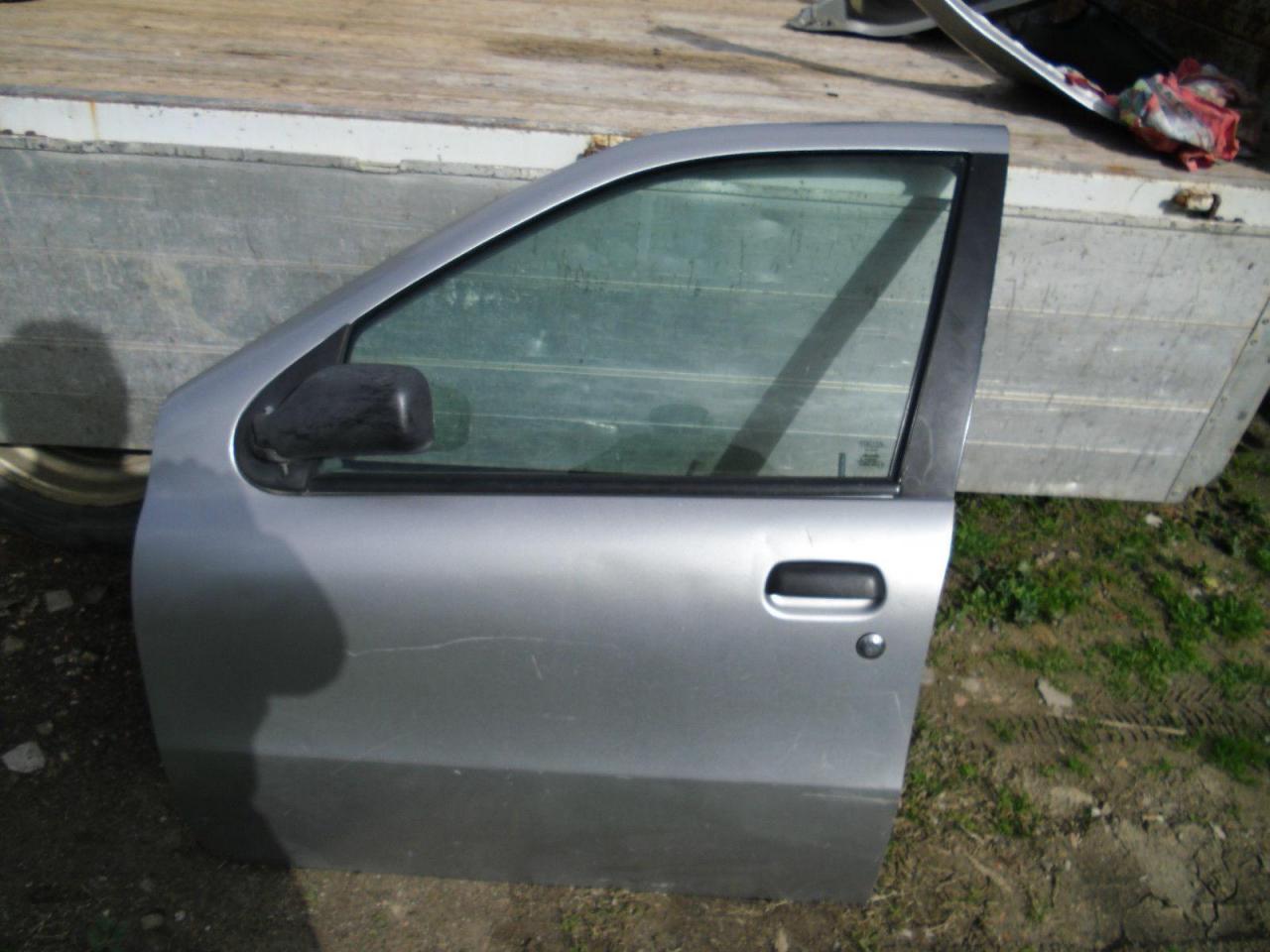 SPORTELLO-PORTA-ANTERIORE-DX-GRIGIO-FIAT-PUNTO-1°SERIE.jpg