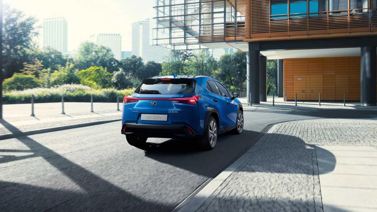 2020-lexus-ux-300e (7).jpg