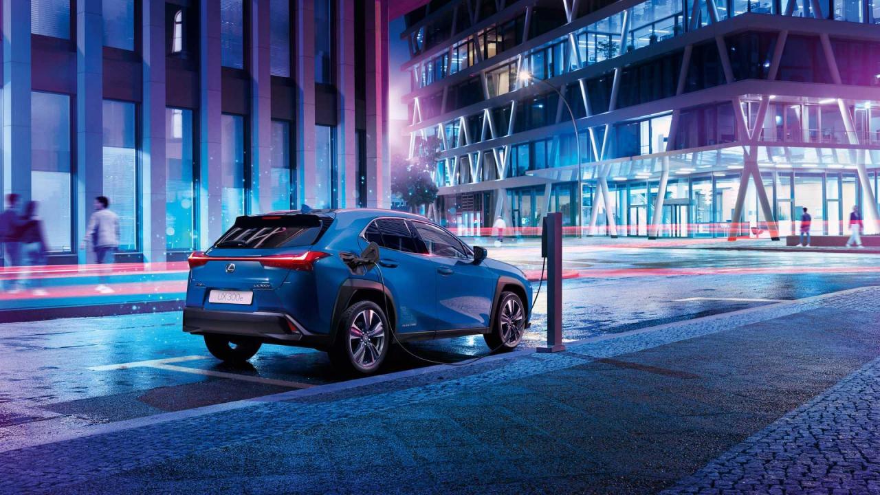 2020-lexus-ux-300e (8).jpg