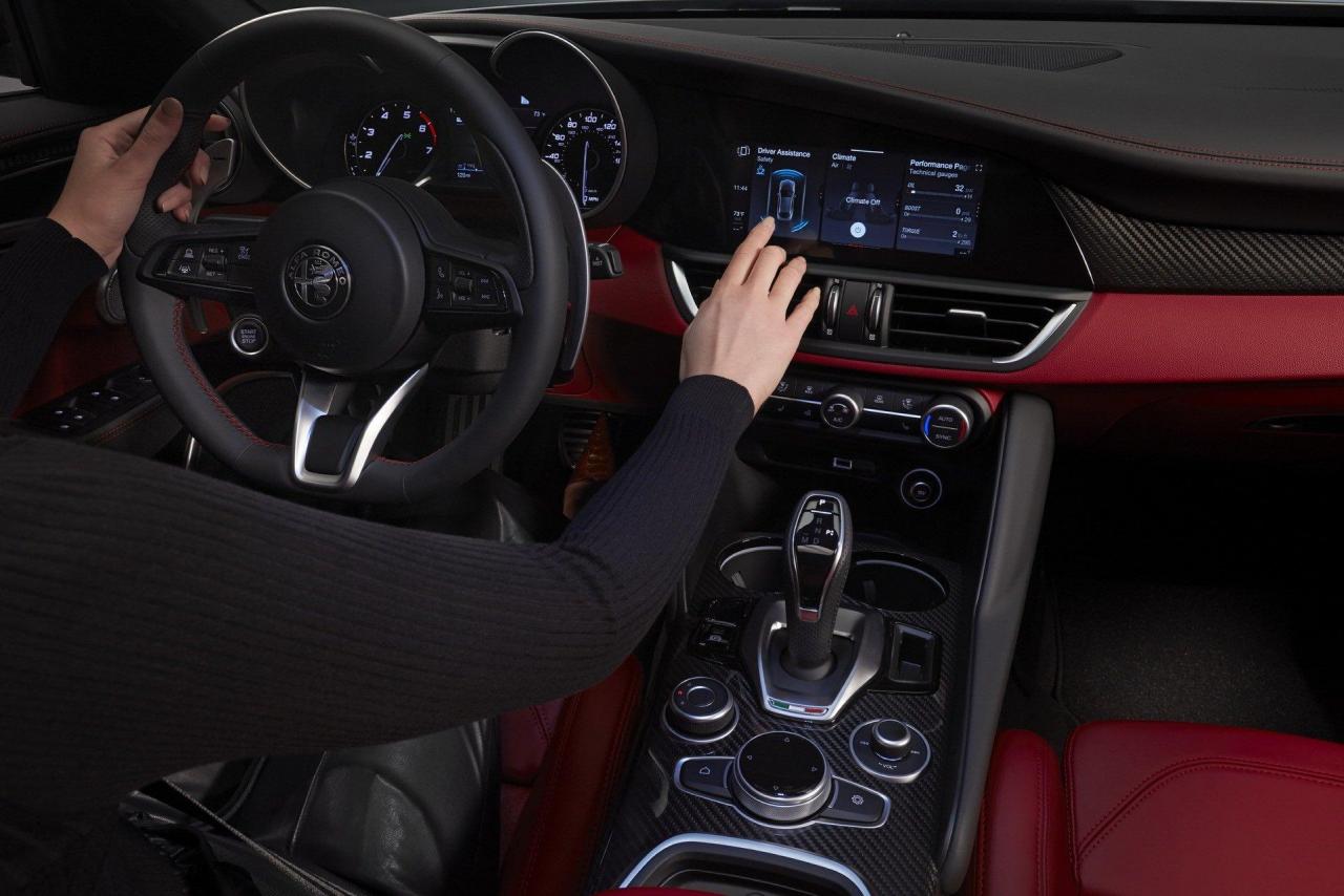 2020-Alfa-Romeo-Giulia-2.jpg