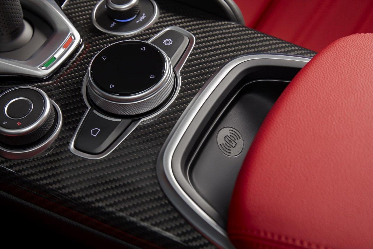 2020-Alfa-Romeo-Giulia-3.jpg