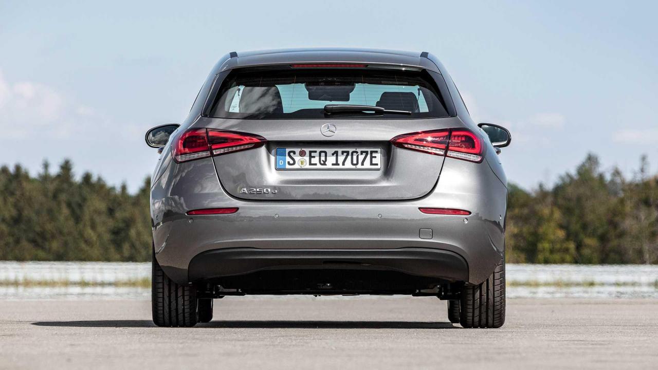 mercedes-benz-a-250e-und-b-250e-2019 (10).jpg