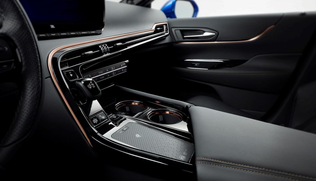 2021-toyota-mirai-unveil-1 (5).jpg