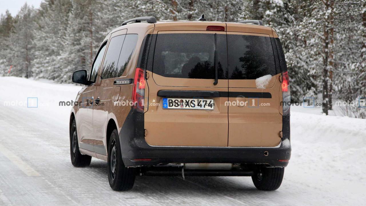 2020-vw-caddy-spy-photo.jpg