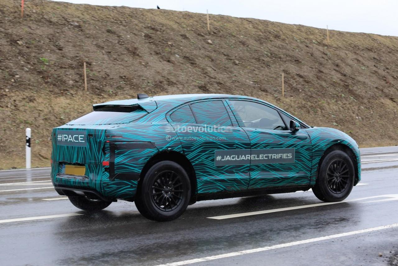 spyshots-2019-jaguar-i-pace-spotted-in-traffic-could-test-autonomous-driving_8.jpg