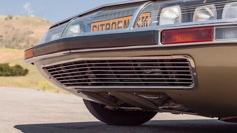 1972-Citroen-SM-front-grille.jpg.5c80e9cfc21bb3b97480ef13dc8e891e.jpg