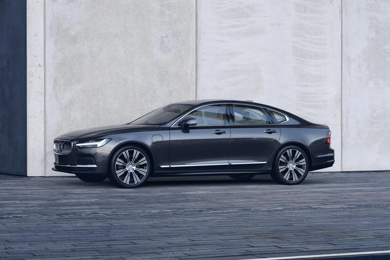 2021-Volvo-S90-hybrid-in-Platinum-Grey-3.jpg