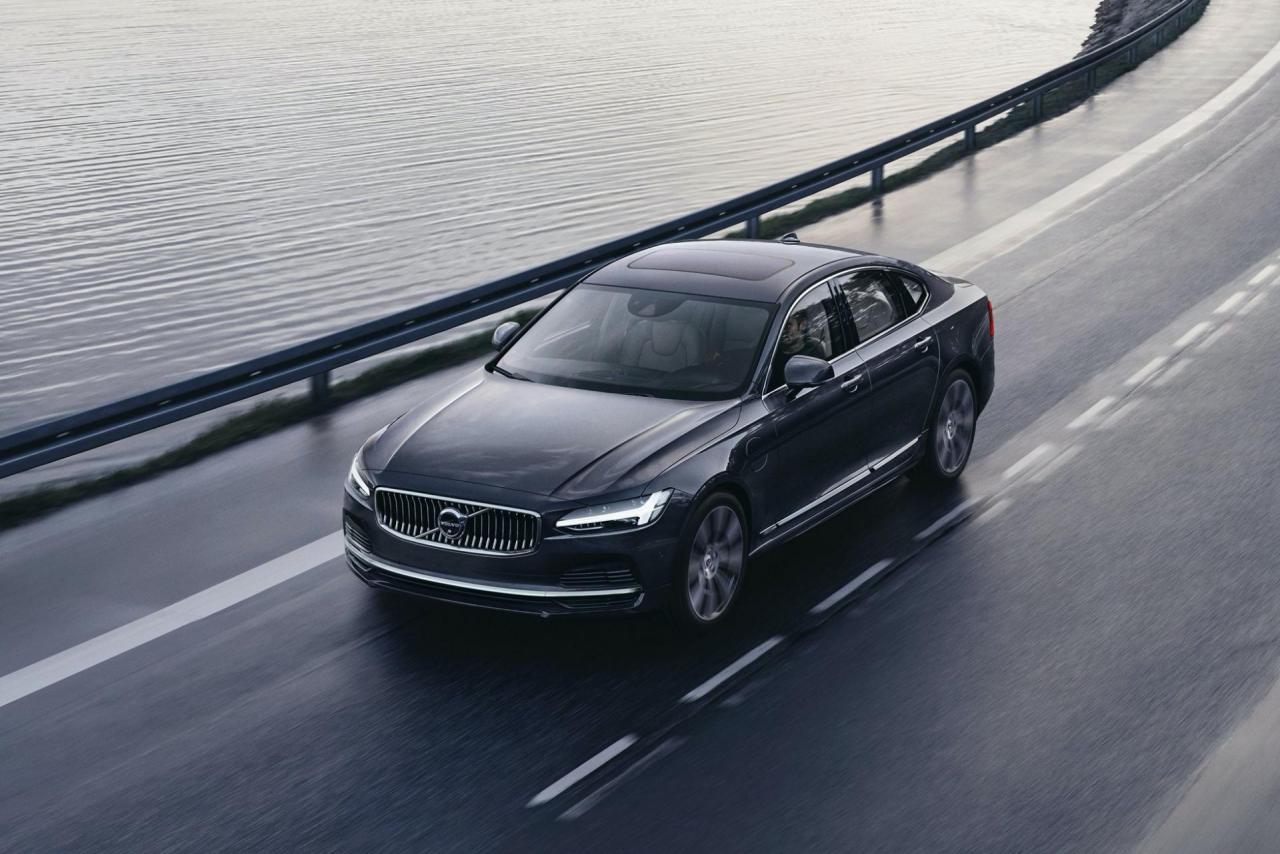 2021-Volvo-S90-hybrid-in-Platinum-Grey-5.jpg