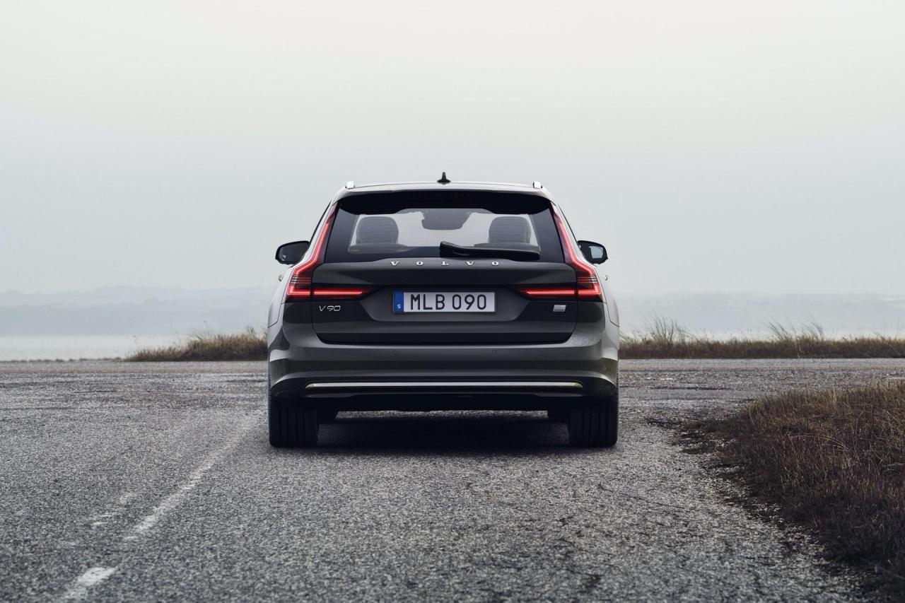 2021-Volvo-S90-hybrid-in-Platinum-Grey-8.jpg