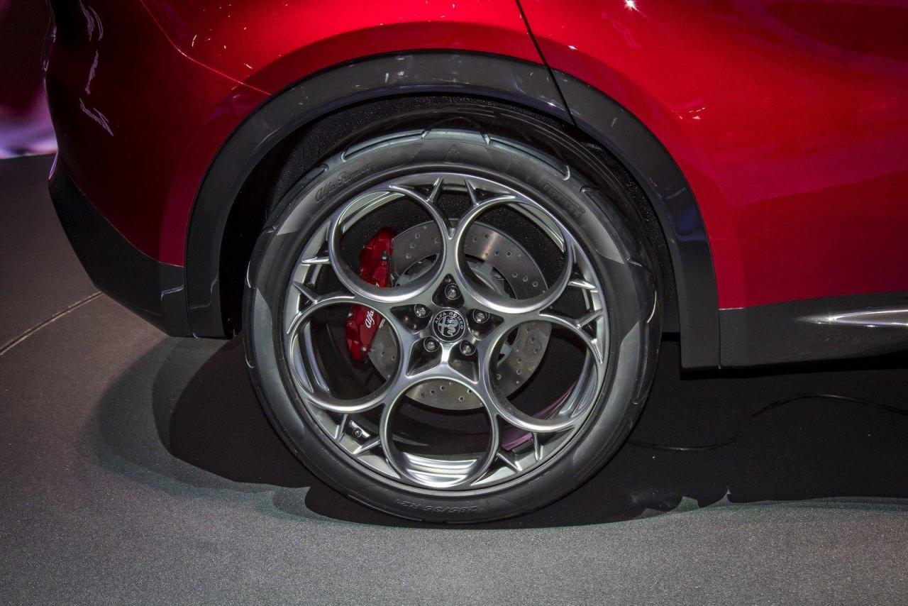 alfa-romeo-tonale-co-12_1600x0w.thumb.jpg.6984cc2dc8d4f3a7149932243a9780b3.jpg