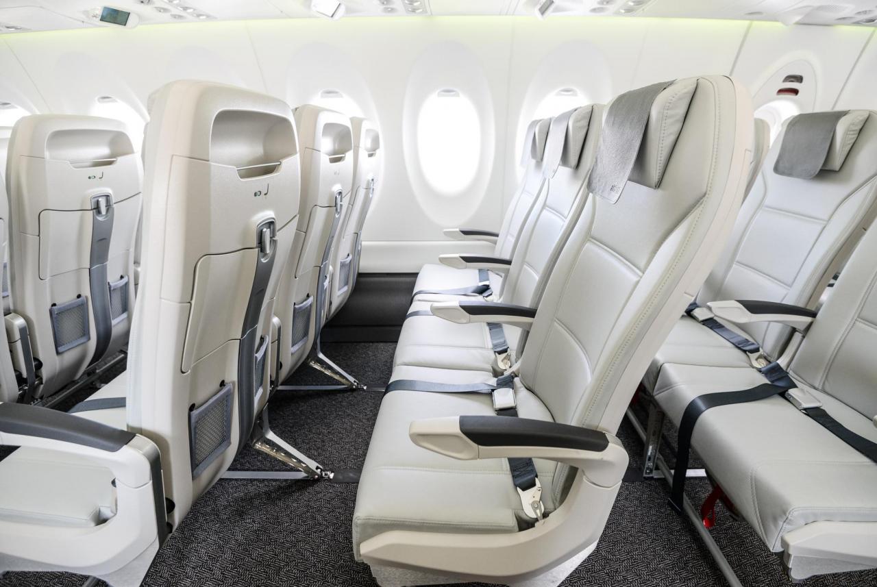 2018_07_20_airBaltic_A220-300_10TH_1.jpg
