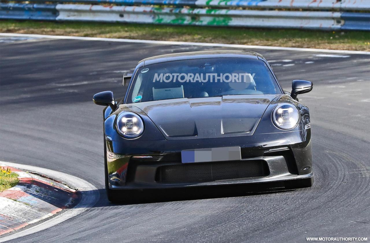2021-porsche-911-gt3-spy-shots--photo-credits-baldauf-sb-medien_100744085_h.jpg