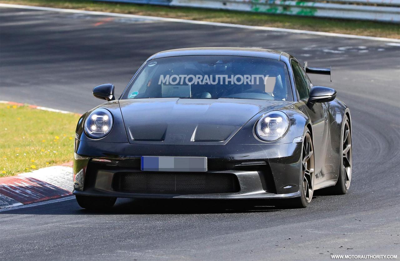 2021-porsche-911-gt3-spy-shots--photo-credits-baldauf-sb-medien_100744086_h.jpg