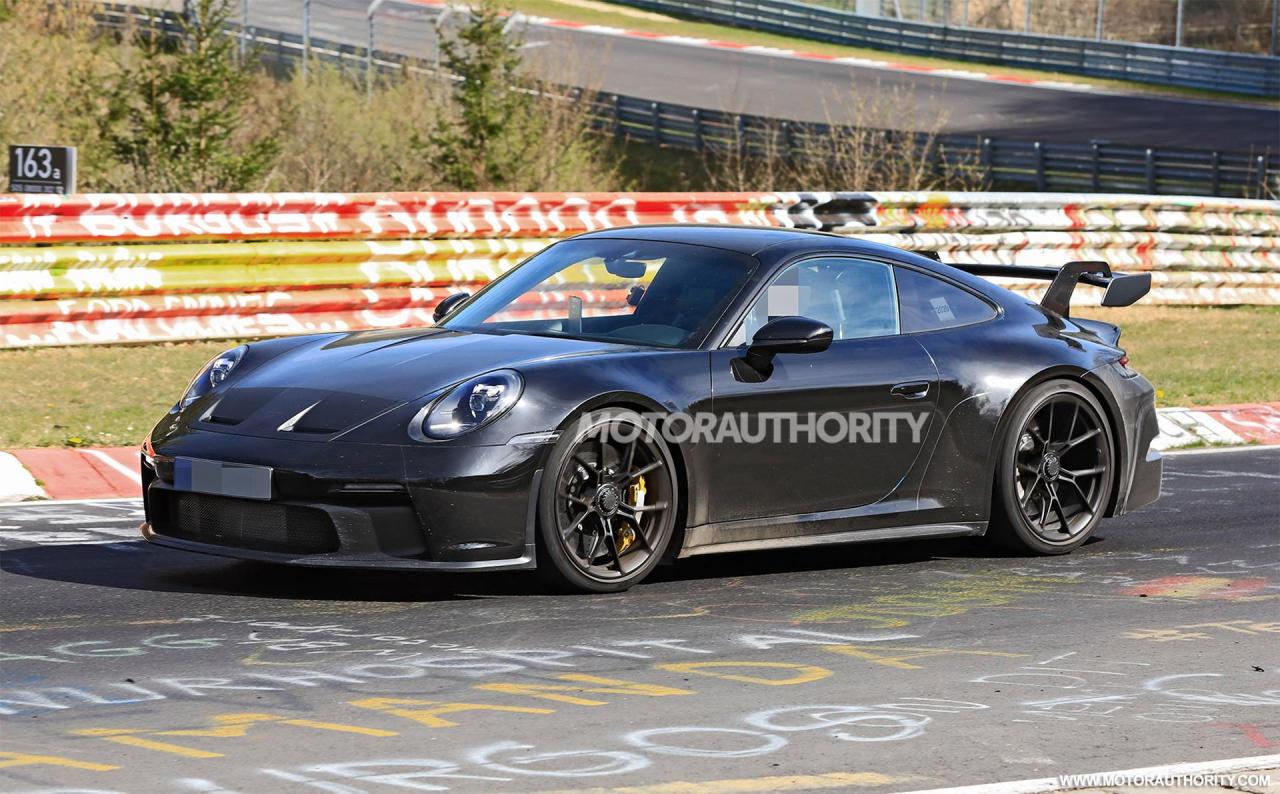 2021-porsche-911-gt3-spy-shots--photo-credits-baldauf-sb-medien_100744088_h.jpg