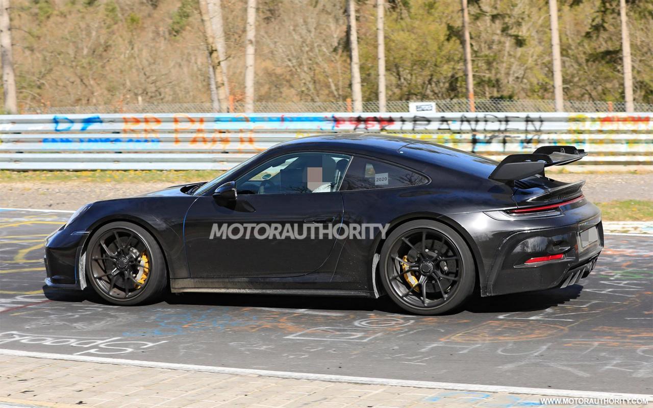 2021-porsche-911-gt3-spy-shots--photo-credits-baldauf-sb-medien_100744090_h.jpg