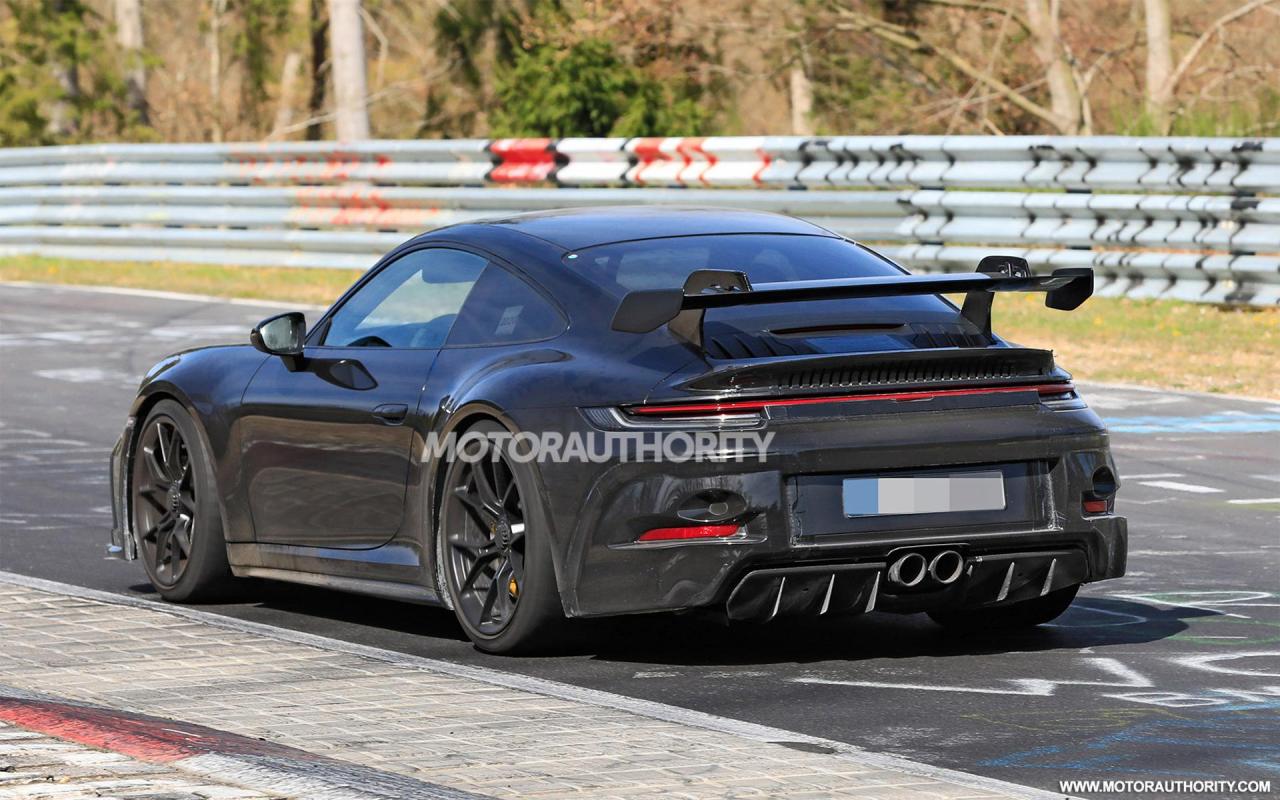 2021-porsche-911-gt3-spy-shots--photo-credits-baldauf-sb-medien_100744092_h.jpg