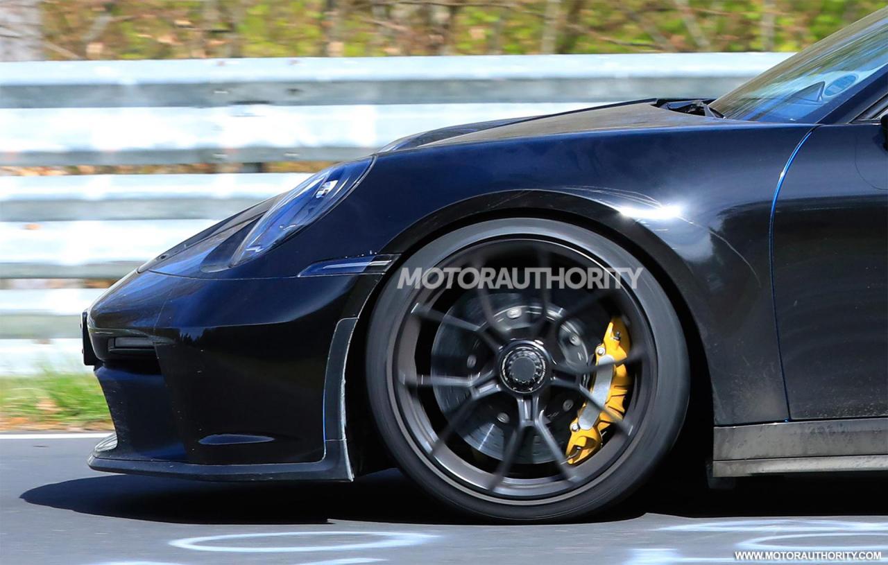 2021-porsche-911-gt3-spy-shots--photo-credits-baldauf-sb-medien_100744097_h.jpg