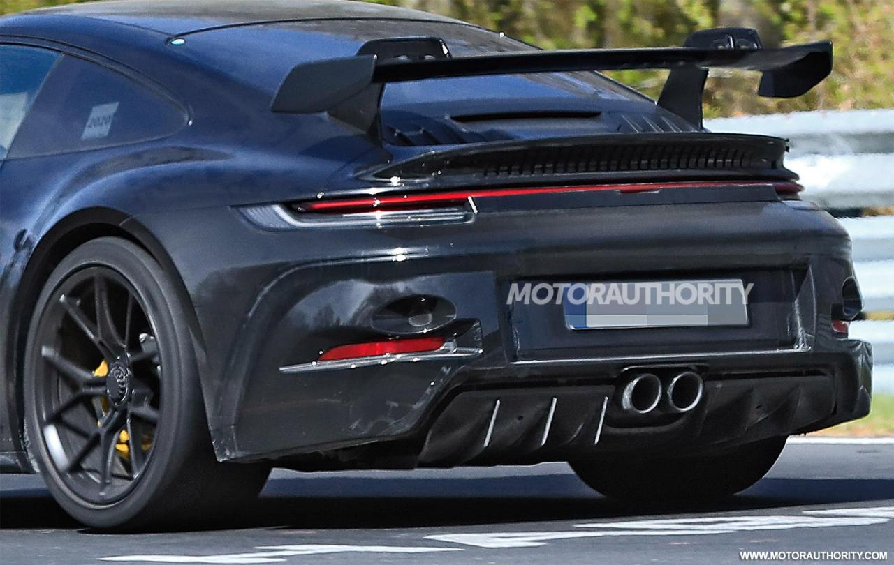 2021-porsche-911-gt3-spy-shots--photo-credits-baldauf-sb-medien_100744098_h.jpg