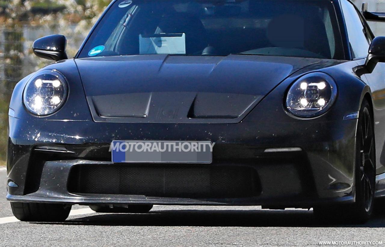 2021-porsche-911-gt3-spy-shots--photo-credits-baldauf-sb-medien_100744099_h.jpg