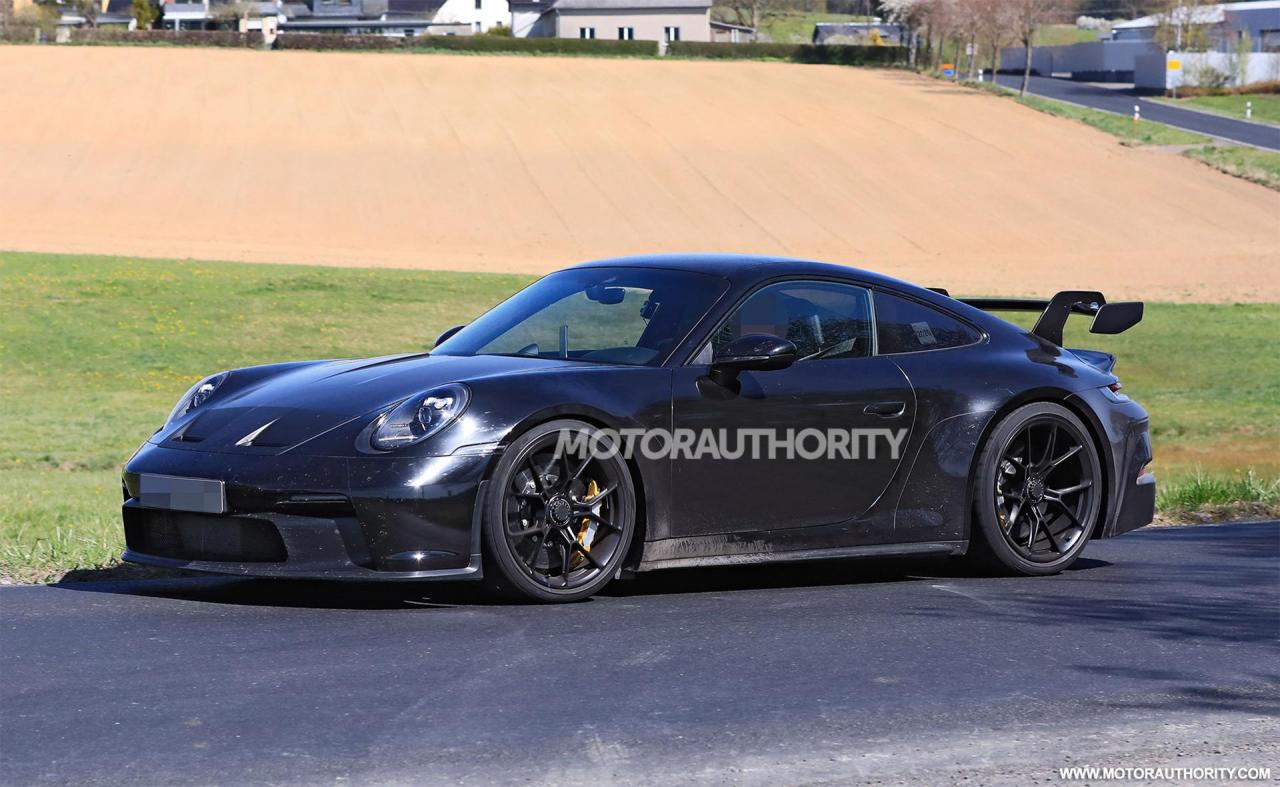 2021-porsche-911-gt3-spy-shots--photo-credits-baldauf-sb-medien_100744102_h.jpg