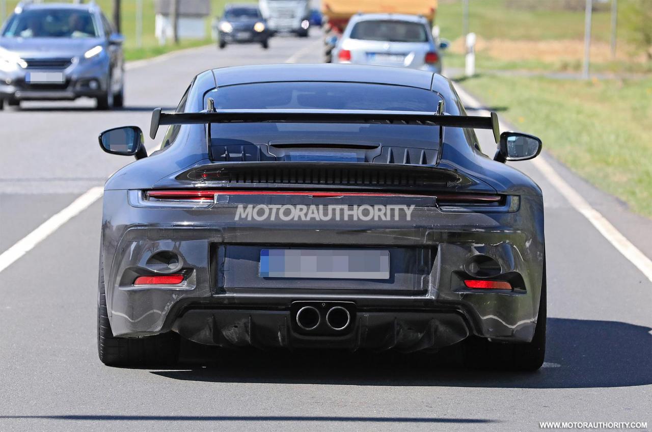 2021-porsche-911-gt3-spy-shots--photo-credits-baldauf-sb-medien_100744107_h.jpg