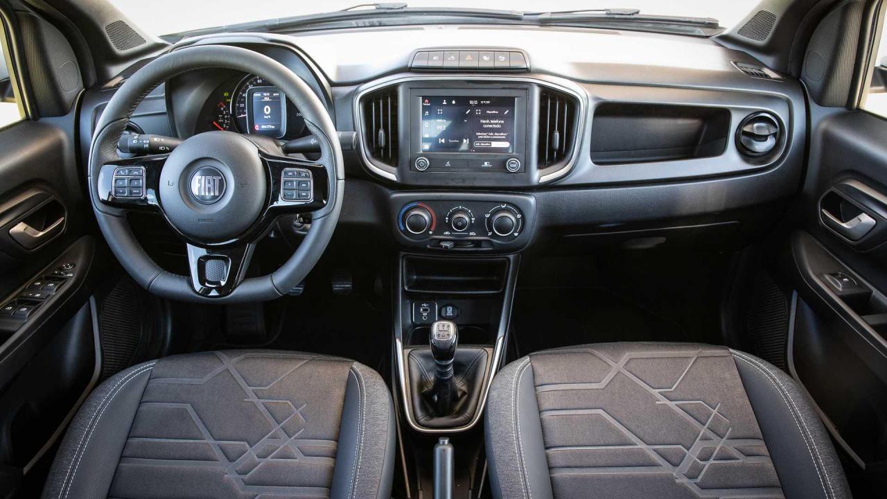 fiat-strada-2021-x-strada-2019 (8).jpg